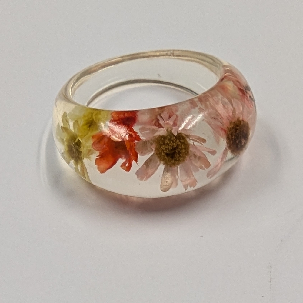 EVC LUCITE FLOWER RING
